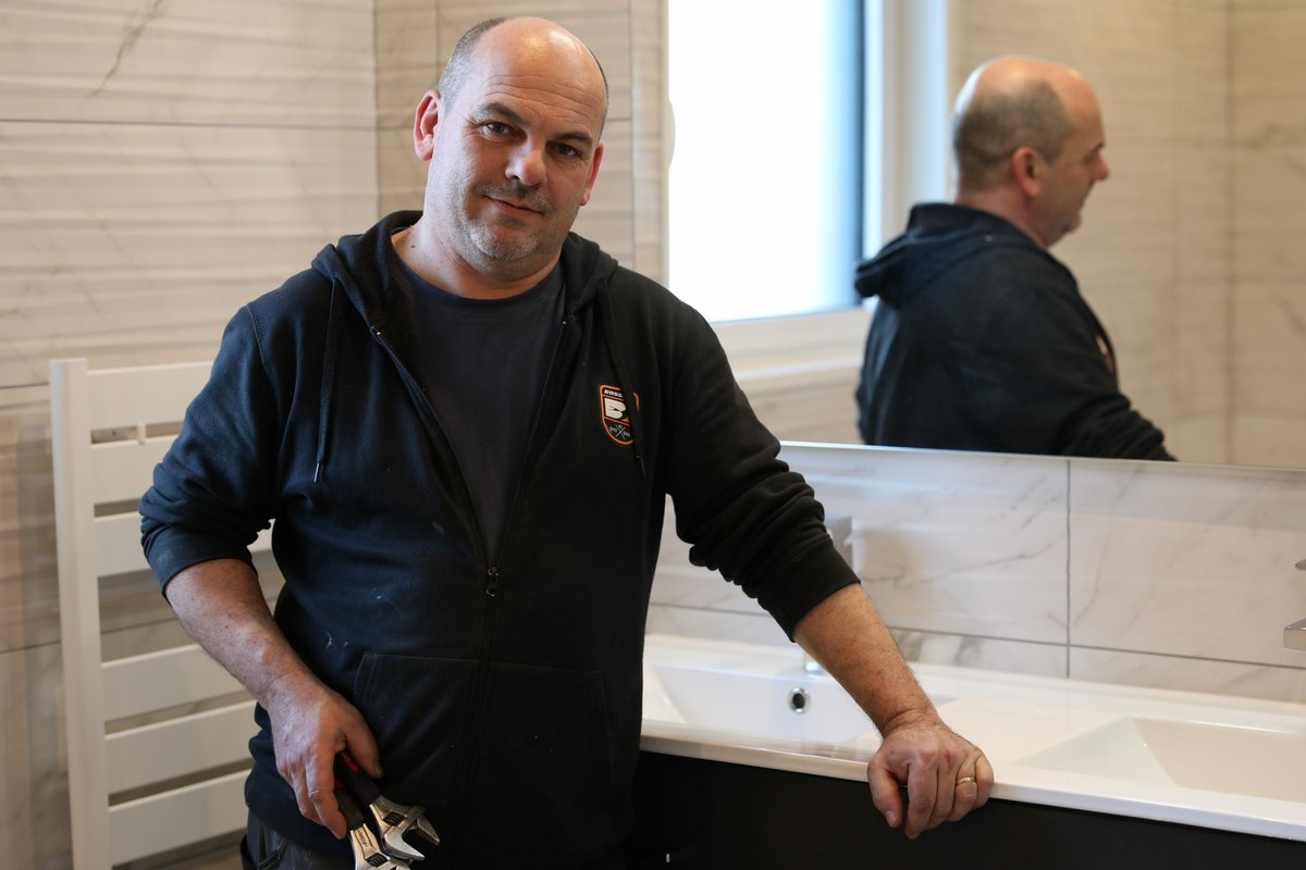 360travaux's tweet photo. Confiez vos travaux aux artisans qualifiés @360travaux ! 

📷 Ronan, artisan peintre et second œuvre dans le 29 > découvrez ses astuces et conseils ! https://t.co/bxW9lsVf1r

#artisan #secondoeuvre #artisanatfrancais #travaux #renovation #projet #confiance #savoirfaire #astuces https://t.co/RVC9M0j3EQ