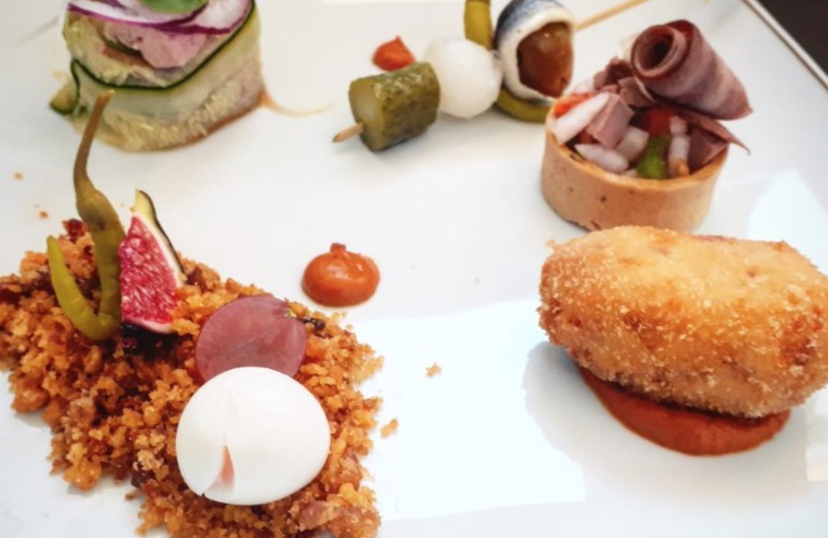 ALCALÁ DE HENARES / Menús especiales para las Ferias del 20 al 29 de agosto en los restaurantes de #AlcaláGastronómica

<a href="/paradores/">Paradores de Turismo</a> <a href="/soriapedro84/">Pedro Soria</a> <a href="/Plademunt/">Iván Plademunt</a> <a href="/HemisferioLoft/">Hemisferio Alcalá</a> <a href="/ki_jote/">Ki-jote</a> 

lalunadelhenares.com/menus-especial…