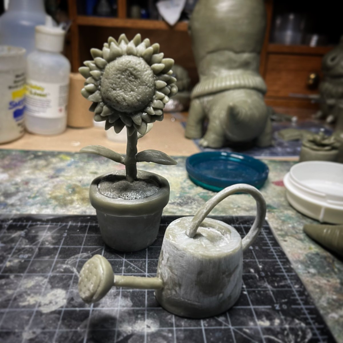 vanessa_ramirez's tweet photo. I’m enjoying making accessories far too much. #wip #workinprogress #makingthethings https://t.co/0HzmtigvZX