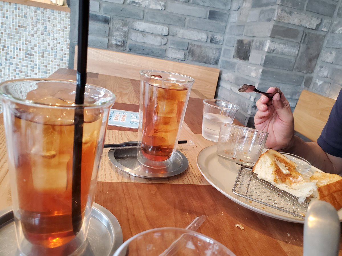 tosca0930's tweet photo. 7月23日(金)10:28、平和公園の真ん前のパン屋さんLe TrefleのBoulangerie Cafeへモーニング☕🍞を食べに行った。メニューはジャムの種類を変えて、同じものにした。厚切りの食パンも軟らかめを選ぶ✨女性一人が2組いたが窓際に座っており、私たちは奥の広々とした席に。のんびりできた✨
#LeTrefle https://t.co/BBZCFedl7d