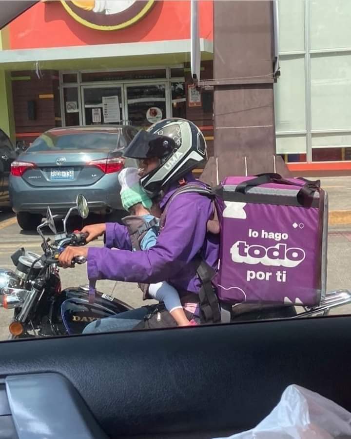 pucaalegria's tweet photo. Hey que buena onda #MotoCity le regalo una moto al #SuperPapa
Realmente estas son las cosas que nos hacen #Salvadoreños 🥰💓 https://t.co/opRTrWRIcM