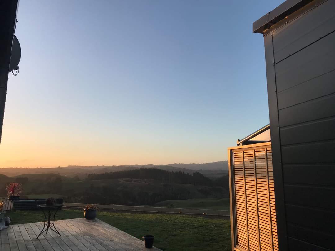 HouseMeNZ's tweet photo. Tiny house 
HUGE VIEW 

This could be you! 🥂

Slide into my DM's with your email address for more information https://t.co/KJJFiQai26
