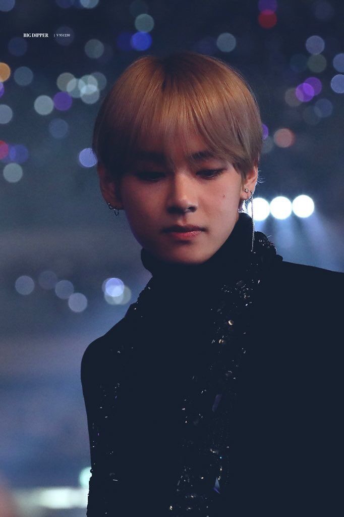 taendkooks's tweet photo. ELEMENT : A thread of un- whitewashed Taehyung in all his golden-honey skin glory https://t.co/VIrrO0KyZS