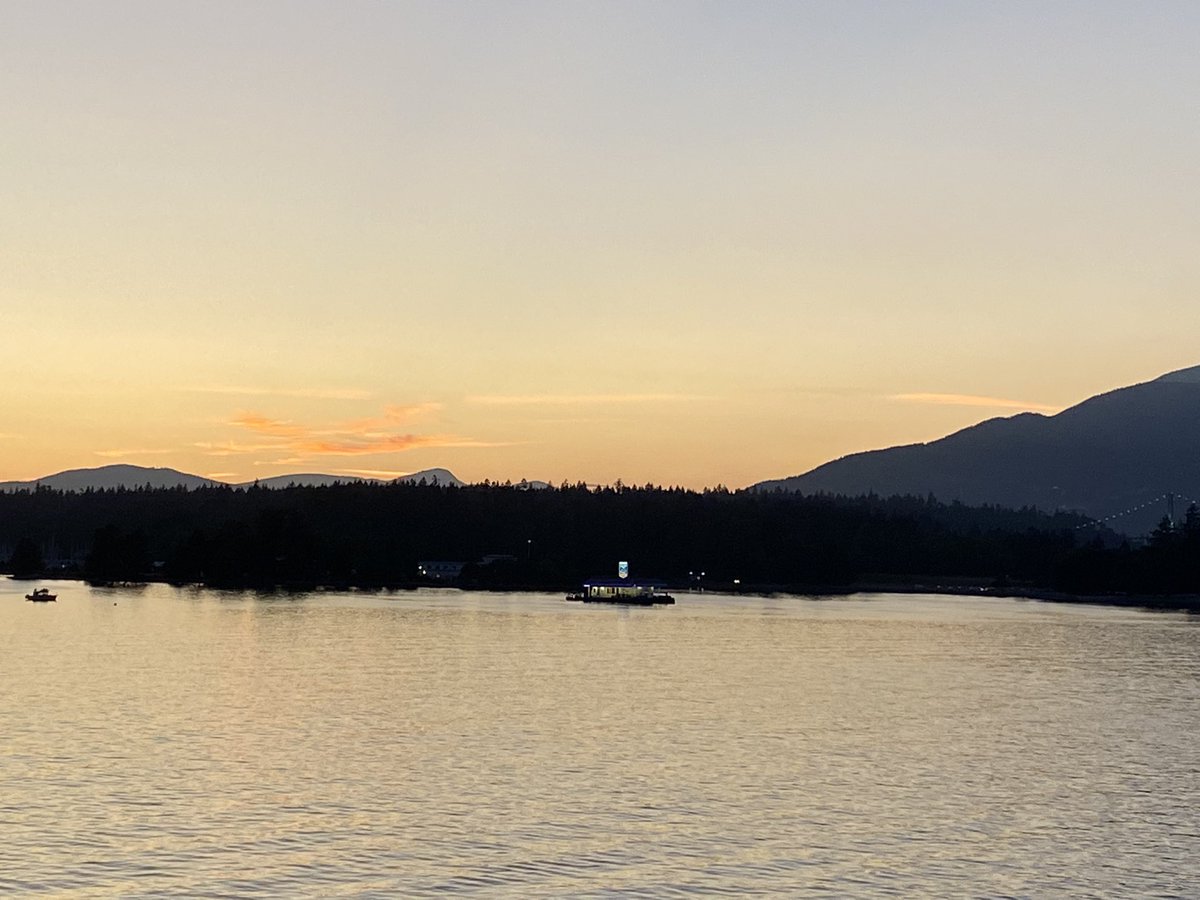 Edgecombe2John's tweet photo. Nice evening in downtown Vancouver - first time I have been there since Expo 86! https://t.co/rqa6NIF23N