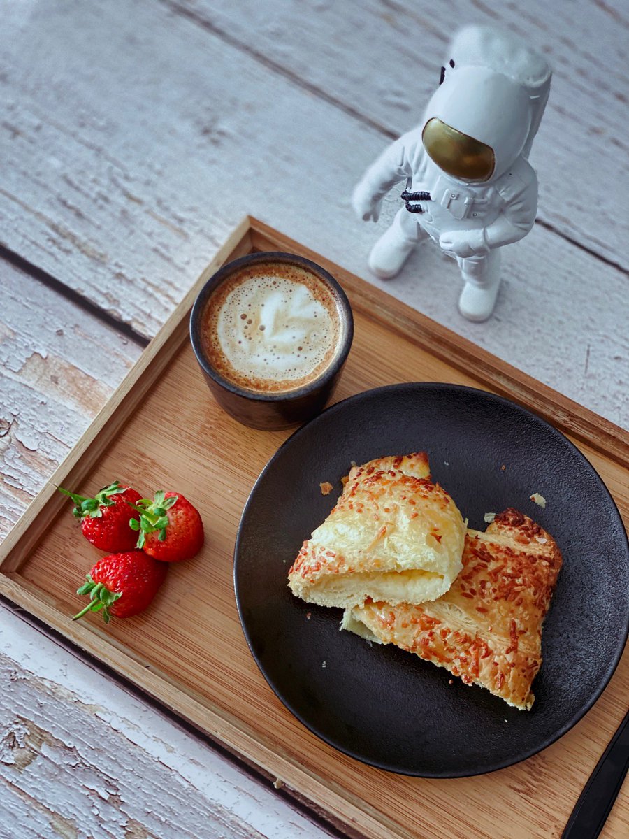HUB9O1's tweet photo. Always in a mood for a croissants 🥐
 #hub9O1 https://t.co/AjJ22wi9gL