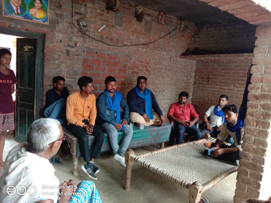 Kuldeep__azad's tweet image. आज़ाद समाज पार्टी वा भीम आर्मी भारत एकता मिशन के  जिला अध्यक्ष श्री Arvind Rajwanshi  वा उनकी टीम आज हमारे घर पर आगवन हुआ और समीक्षा बैठक की गई जिसमें लोगों को जागरूक किया गया और अपने महापुरुषों के बारे में रूबरू कराया गया
#1VOTE
#1VALUE