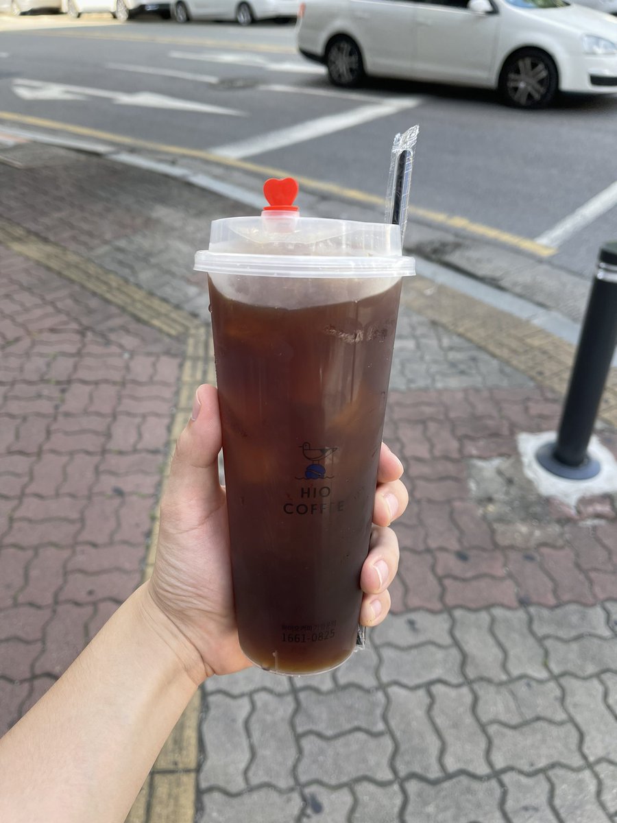 ForRilla's tweet photo. 저가형 커피체인점 치고 원두도 고르게하고 잔도 귀염뽀짝하네ㅋㅋㅋㅋ👍 https://t.co/jAXFYtd7TJ