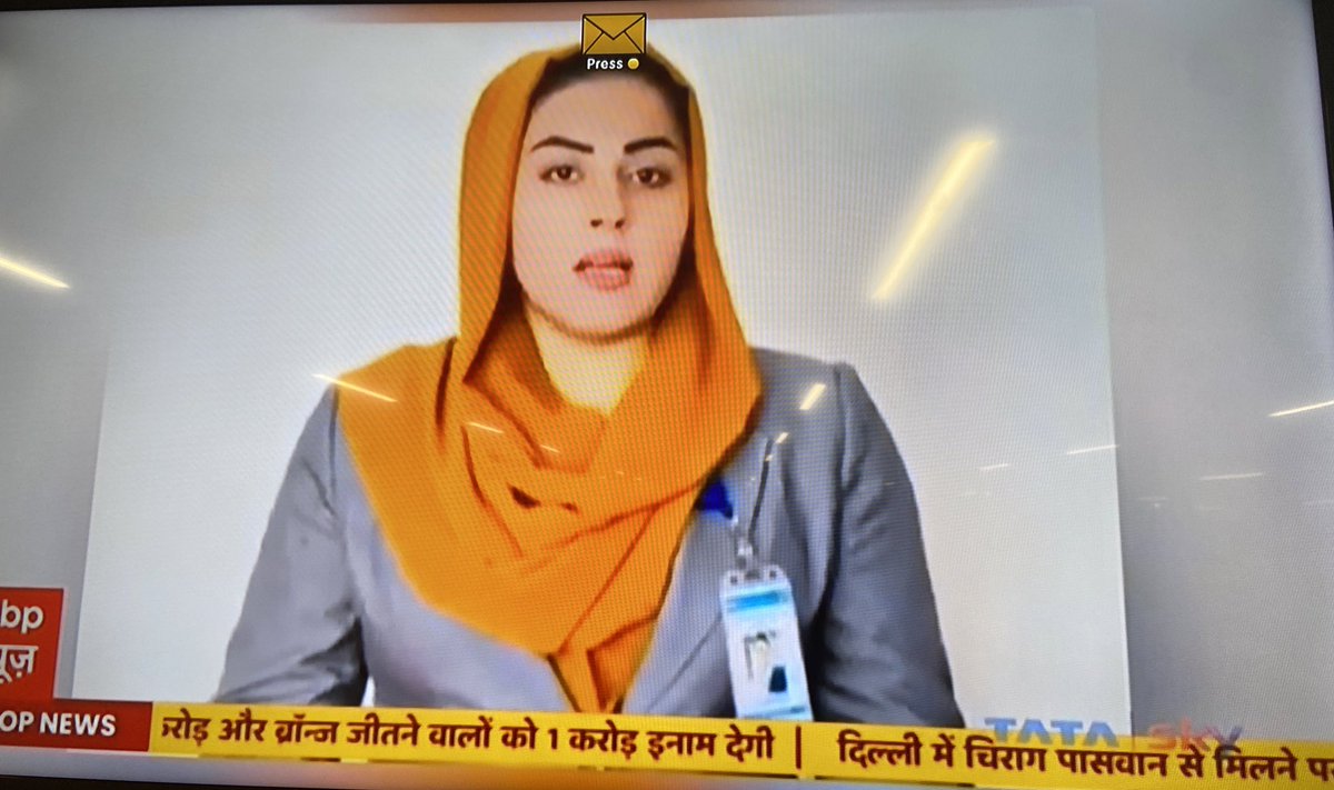 vikasbha's tweet image. अफ़ग़ानिस्तान में तालिबान की धमकी के बाद आज एक और पत्रकार/एंकर शबनम को दफ़्तर आने से मना कर दिया गया, काबुल एयर पोर्ट पर महिलाओं पर कोड़े बरसाए जा रहे हैं, अफ़ग़ान का झंडा फहराने पर गोली से भून दिया जा रहा है और मुन्नवर राना कह रहे हैं तालिबानी आतंकी नहीं हैं सिर्फ़ आक्रामक हैं.