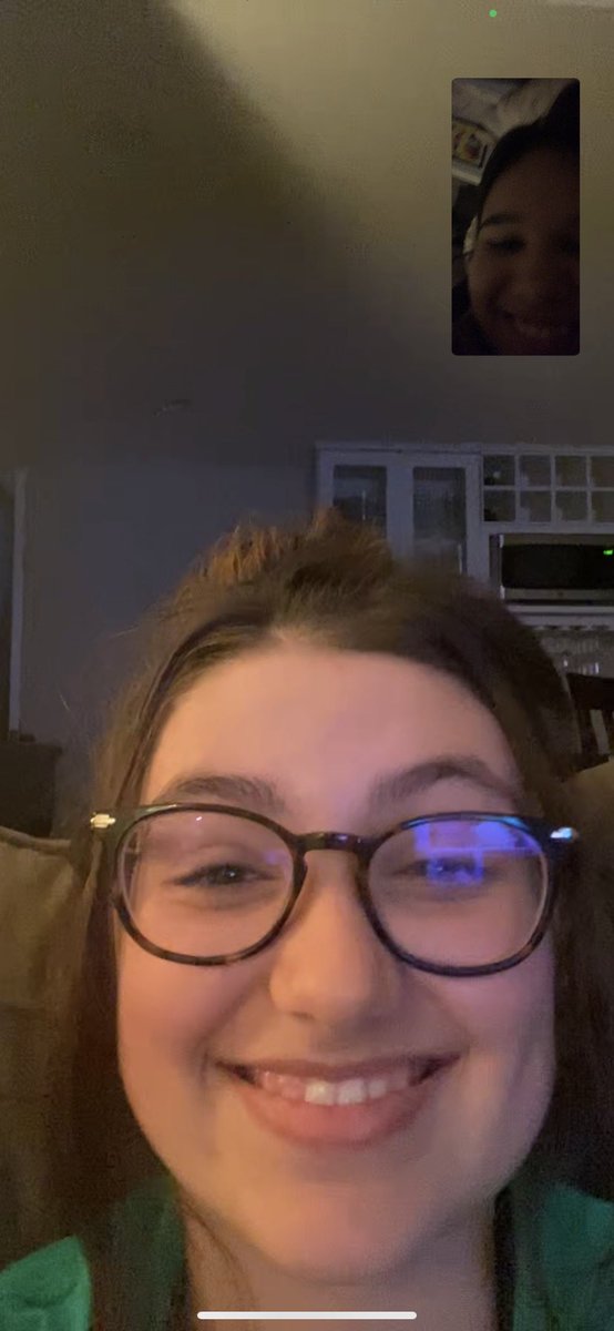 AlexiaGraceGar1's tweet photo. LISA JUST TIRNED 17!!!! this is the exact moment captured of her becoming a 17 year old chap!!! so so happy for you!! #momalert #lisaoldnow #wearethesameage @asilanna6 https://t.co/9ds1mg8w5n