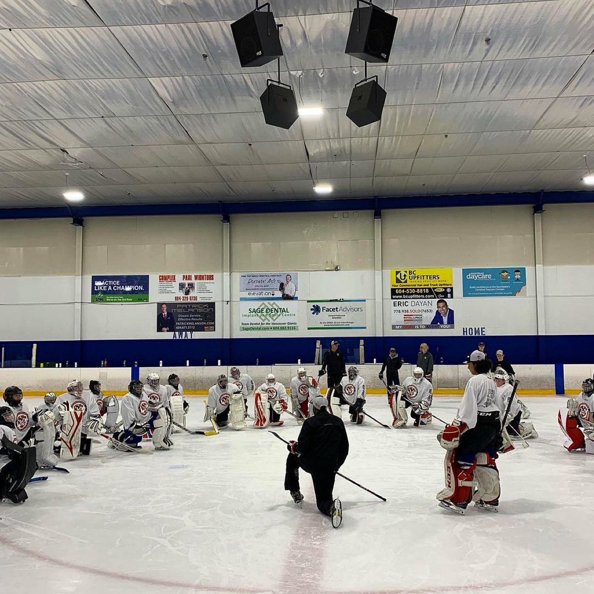 PFGS_FV's tweet photo. Repost from @coachal_pfgs
•
Always ask questions⁉️
.
.
At PFGS we love when goalies ask questions and want to understand the game further. All of our staff are trained to work with goalies at all levels and explain the techniques we teach in-depth.
.
.
#alwayslearning #technique https://t.co/0klSWH4d2y