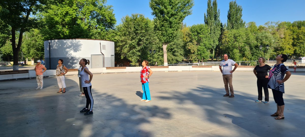 В рамках национального проекта "Здравоохранение" и популяризации #ЗОЖ активные жители Кировского района начали свой день с зарядки с тренером-общественником в парке им. 50-летия Октября.
#КировскийРайон
<a href="/Rudakov_i_a/">Рудаков Игорь Александрович</a> 
<a href="/ov_safonova/">Ольга</a> 
<a href="/Adm_Kir_Soc/">@adm_kir_soc</a> 
<a href="/opekasamara/">Департамент опеки Администрации Самары</a>