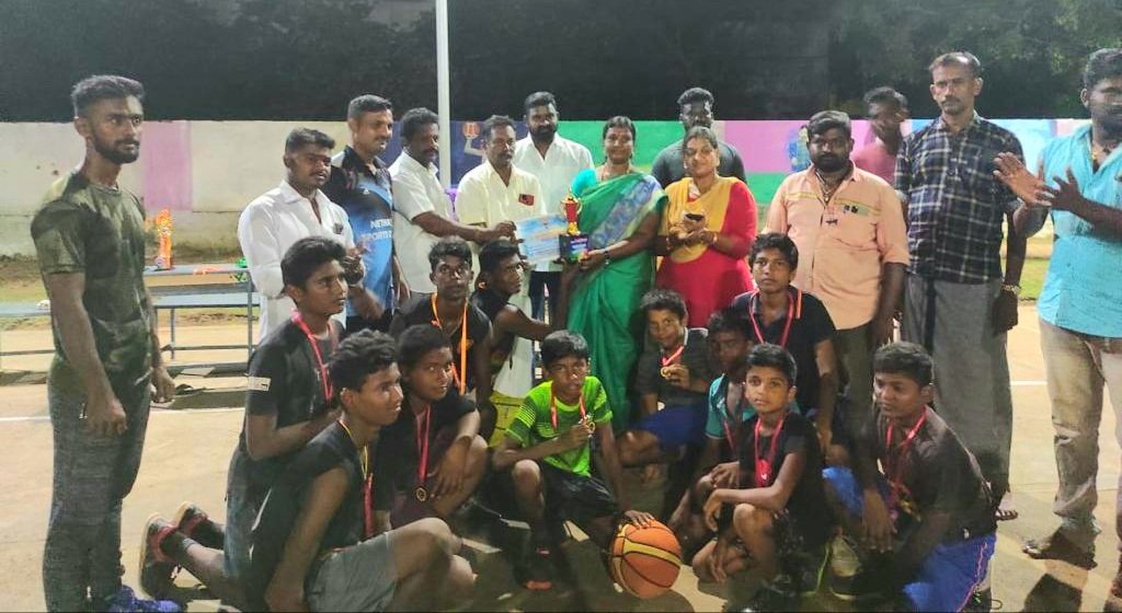 KavisriBjp's tweet photo. (18-08-21) 75வது சுதந்திரதின விழாவினை முன்னிட்டு புதுக்கோட்டை மாவட்ட பாஜக இளைஞர் அணி மற்றும் பைட்டிங் ஸ்டார்ஸ் கூடைபந்தாட்ட கழகம் (#FSBBC) நடத்திய சிறுவர் சிறுமியர்களுக்கான கூடைபந்தாட்ட போட்டி அறந்தாங்கியில் புதுகை மாவட்ட இளைஞர் அணி தலைவர் #சக்திகுமரன்  தலைமையில் நடைபெற்றது. https://t.co/PUii44oEm9