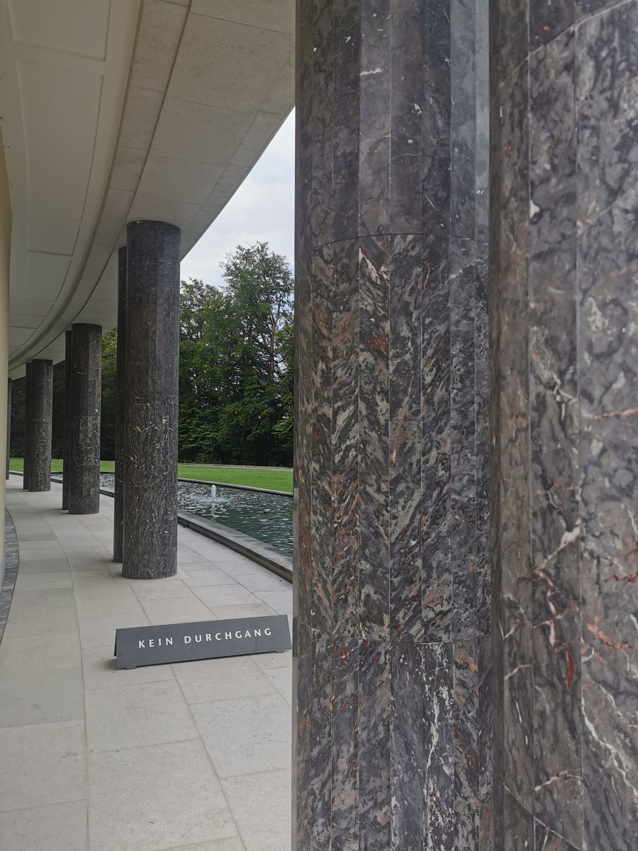 FrdricCostes's tweet image. La fondation #Abegg à Riggisberg, c'est un fantastique musée du tissu (mais aussi peintures et œuvres d'art), le + beau du monde avec des étoffes les + rares de l'Antiquité au Moyen-Âge.
Expo temporaire sur le lin et l'art de la table 😍😍😍.
Je suis dythyrambique.
#NoPhoto 😒 🇨🇭