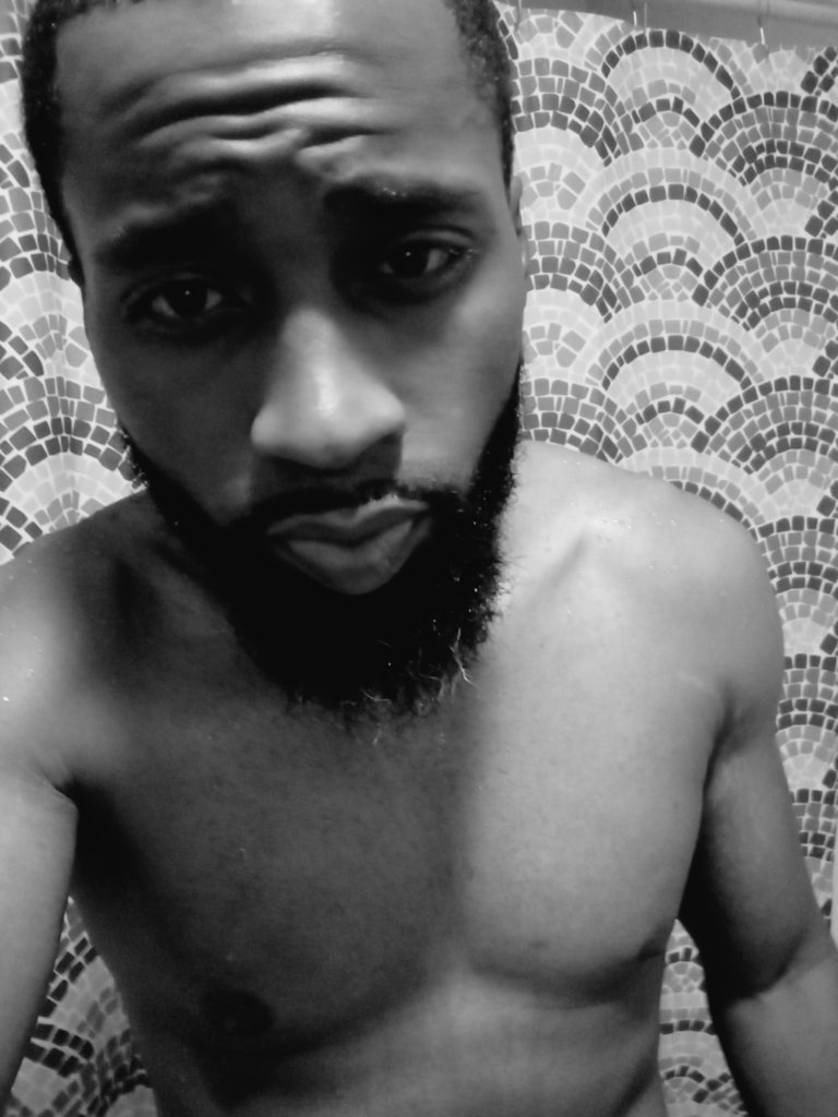 1 pic. #CleanlinessIsNextToGodliness #TookSomePics 📷 This aint a #Snack 🍫this a #FatGirlMeal 🚿 https://t.co/YvQxxkaArr