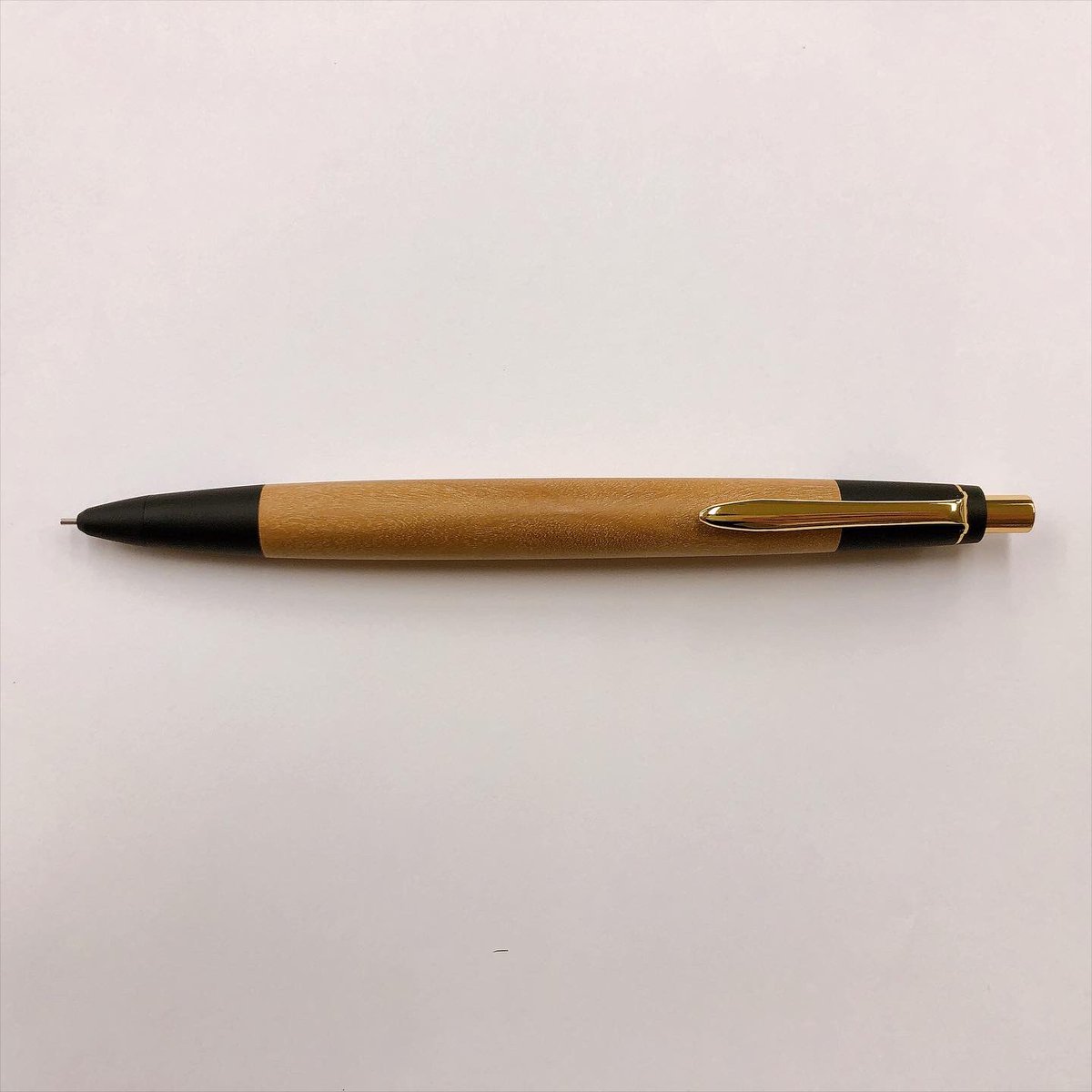 白檀製シャープペンシル 白檀を贅沢にペン軸に使用しました。 僅かに