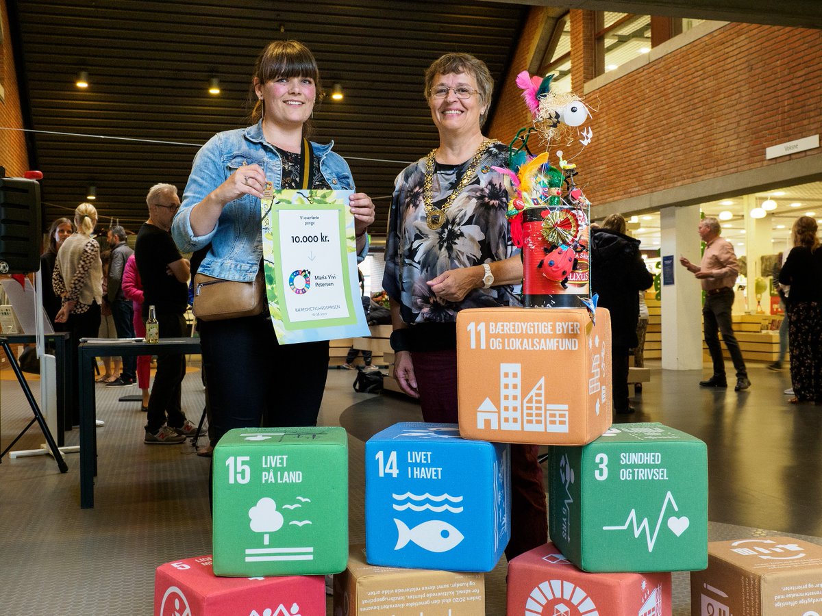 gladsaxekommune's tweet photo. Stort tillykke til Maria Vivi Petersen, der vinder Gladsaxe Bæredygtighedspris 2021.
Læs mere: https://t.co/YnBYB5fFyl #gladsaxe #dkpol #verdensmål #kompoldk https://t.co/48TVyAOybu