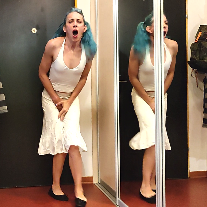 1 pic. Liza Belle pee!!!
.
.
#peeplay #watersport #peepants #peedesperation #TGirlsaddict @PeePiss @peefan1
