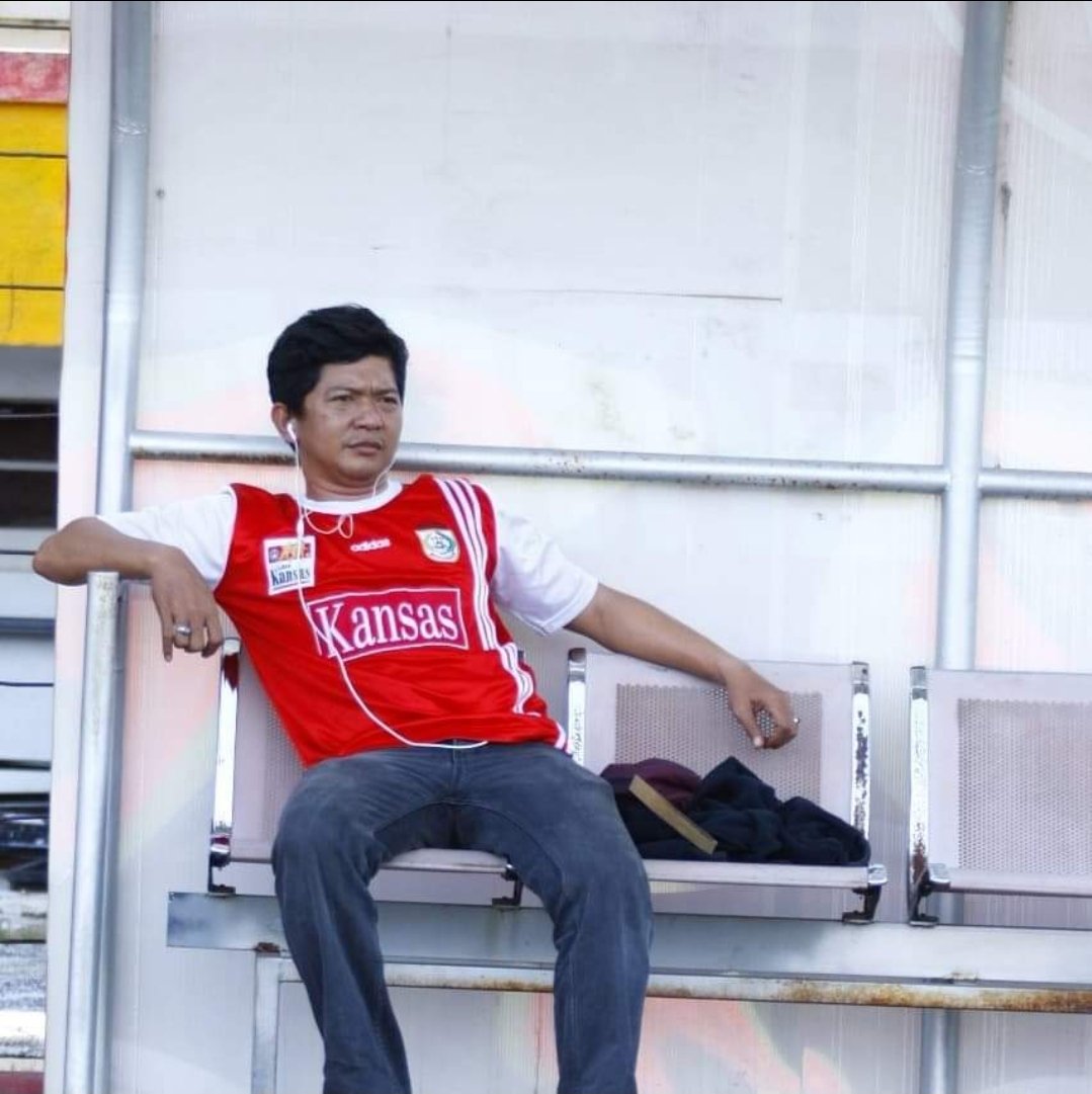 sadatredgank's tweet photo. Mengingat mimpiku melihat begitu banyak stadion.
.
.
#makassar #sulawesiselatan #mimpi #stadionmattoanging #stadion #sepakbola #sepakbolaindonesia #psmmakassar #suporterpsm #redgank #redganknona #mattongingutara #ewakoewakikuewai https://t.co/WALhfgbx8b
