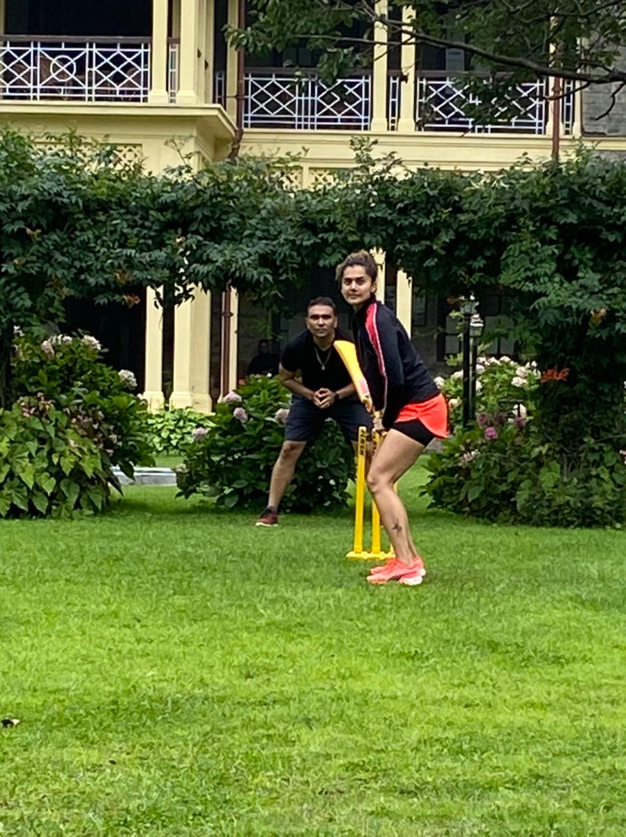 ZeeStudios_'s tweet photo. Hey @Viacom18Studios, your captain won't stop playing on set🤨  #Blurr #ShabaashMithu https://t.co/AVF9UliImT