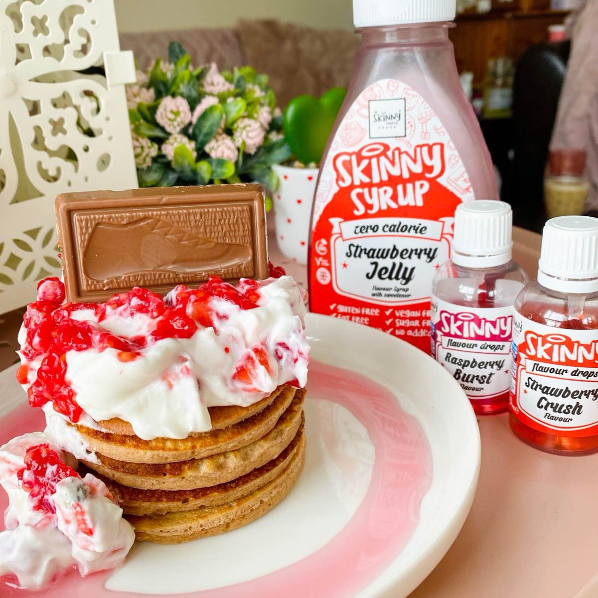 How fun are these football themed pancakes? 😍 Made using our Raspberry Burst and Strawberry Crush Flavour Drops to make them extra fruity, and of course topped with our insane Zero Calorie Strawberry Jelly! 

🤩 #SkinnyFoodCo #NotGuilty
Image by <a href="/eatingmean/">Eating Mean</a>