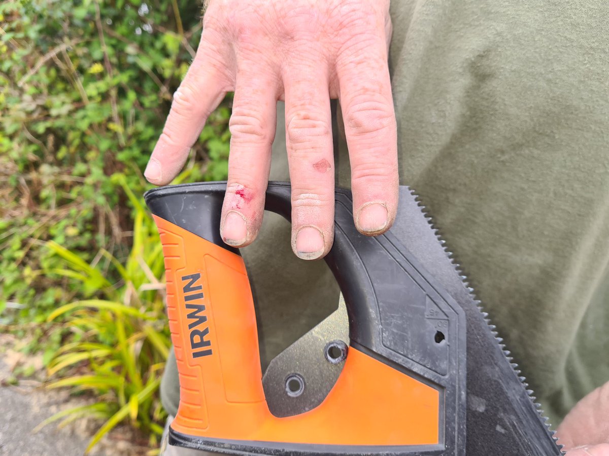 Buyer beware dangerous faulty handle irwin 880 saw handle detaches in use <a href="/IRWINtools/">IRWIN Tools</a>