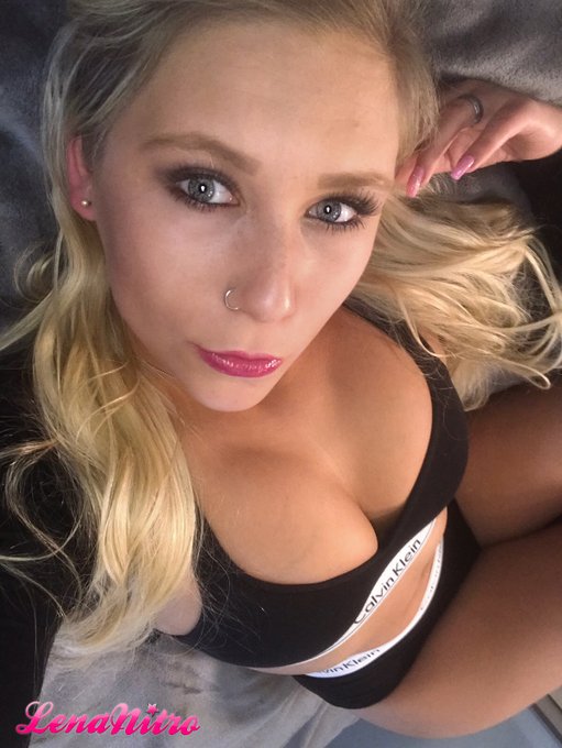 Moin 😎✌️  Bist Du gut in den Tag rein gestartet? Was machen wir denn heute sch&ouml;nes?   💋🥰 https://t.c