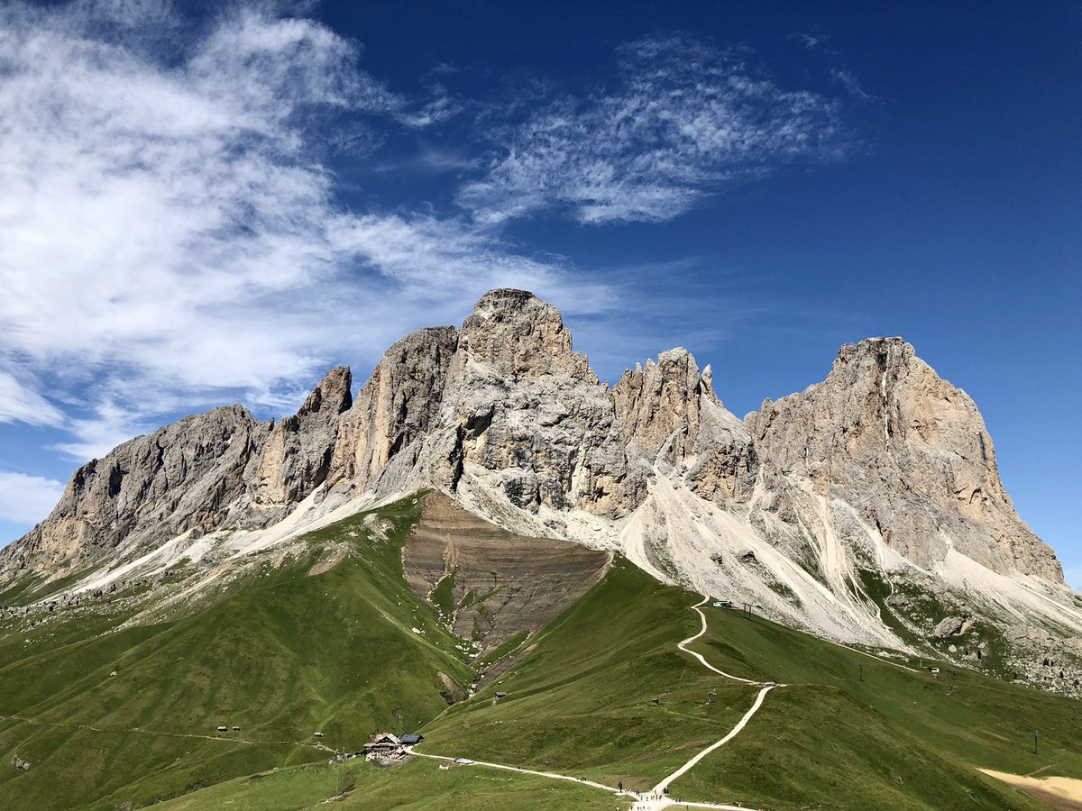 andreacensoni's tweet photo. 🏔 #myplaces
#valgardena #gardena #trentinoaltoadige #südtirol #dolomiti #italian_places #unesco #ig_altoadige #ig_italia https://t.co/WUpgvru32z