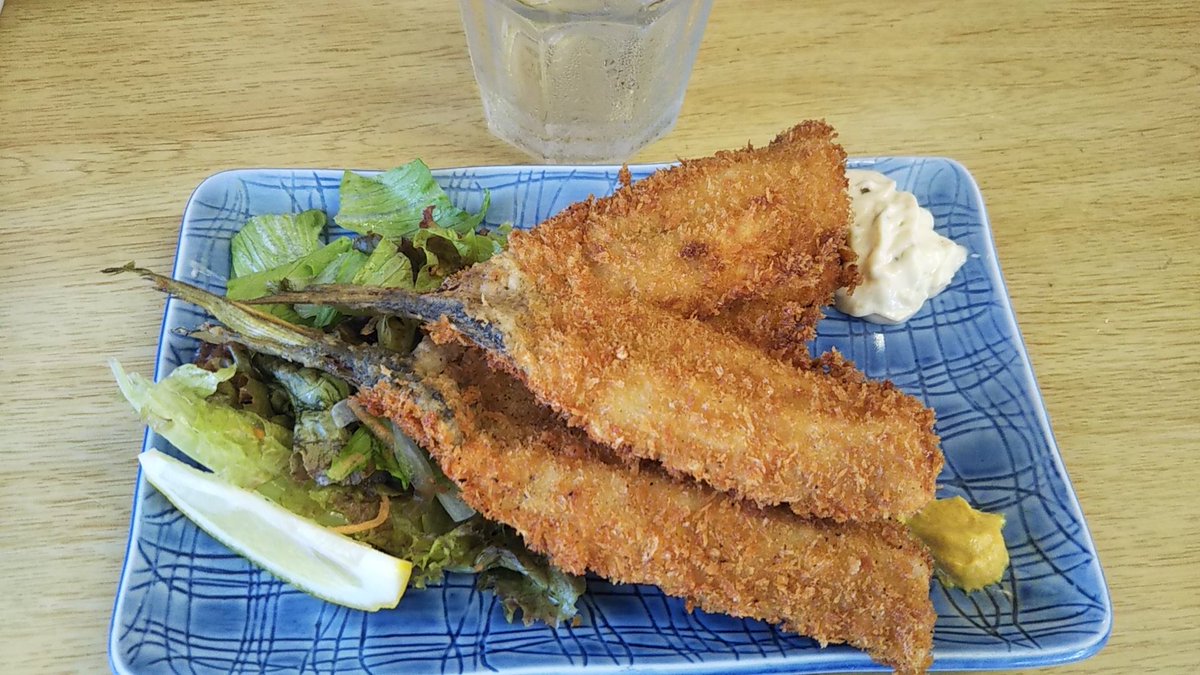 カブクイ 味見食堂 観音崎 太刀魚定食 刺身 鯵フライ 地物刺身の新鮮な食感も楽しみながら食べる太刀魚は最高に旨い 鯵フライは大きくプッリとした新鮮な食感で旨いね 新鮮な地物走水の魚系食事を楽しめる美味しい御店です 食べ歩き ランチ