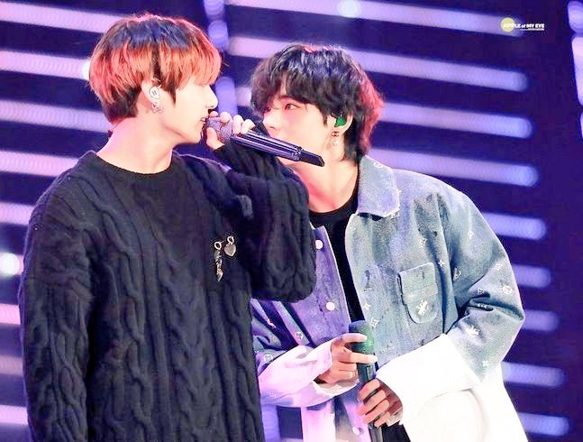 เค้าว่าสายตามันหลอกกันไม่ได้ดูท่าจะจริงดูแววตาเวลาพี่จองกุกกับน้องแทมองตากันแล้วมันคือความรักอ่ะ กุกวีอีสเรียล<a href="/tag/newprofilepic"class="tags"><span>#newprofilepic</span></a>