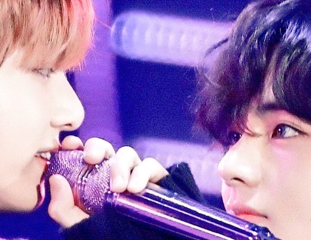 เค้าว่าสายตามันหลอกกันไม่ได้ดูท่าจะจริงดูแววตาเวลาพี่จองกุกกับน้องแทมองตากันแล้วมันคือความรักอ่ะ กุกวีอีสเรียล<a href="/tag/newprofilepic"class="tags"><span>#newprofilepic</span></a>