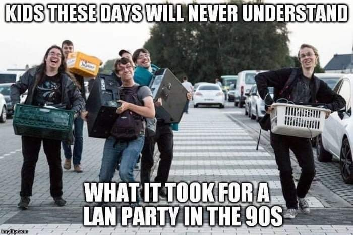 zwollerob's tweet photo. whahaha mis alleen de grote 15 of 17inch!!!! CRT schermen :) #goodolddays #goedeoudetijd #inbellen #internet #langamen #lanparty #netwerken https://t.co/D2Ny4RUCYb