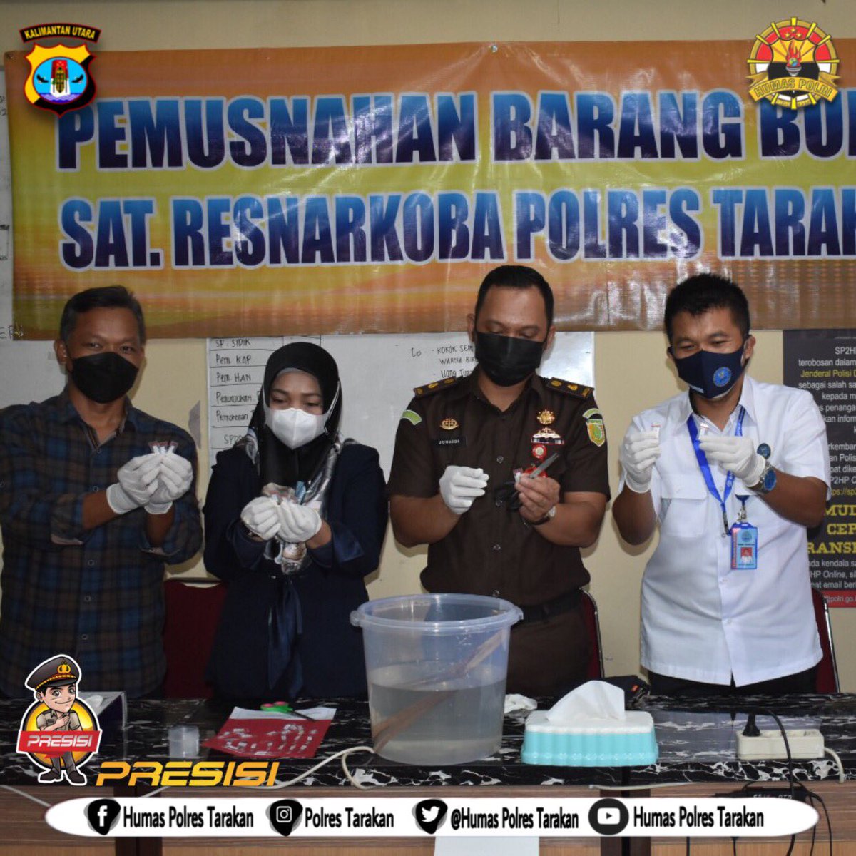 PolresTarakan's tweet photo. Humas Polres Tarakan : Rabu (19/08/21) bertempat di ruang Satreskoba Polres Tarakan telah dilaksanakan Pemusnahan Barang Bukti Narkotika jenis Sabu. Giat Pemusnahan tersebut dipimpin oleh Kasat Reskoba Polres Tarakan dan dihadiri dari Kejari Tarakan, PN Tarakan, BNNK Tarakan. https://t.co/en7ysAoexz