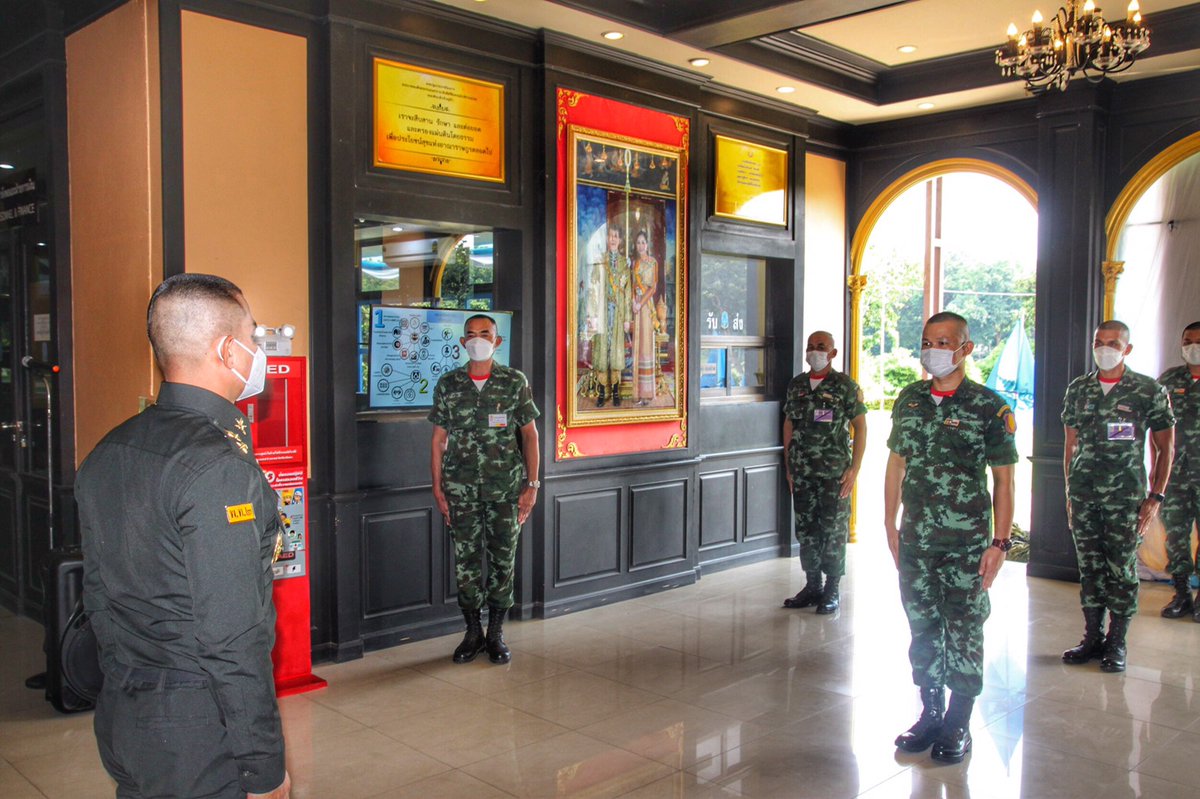 Howitzerbatt102's tweet photo. "ด้วยความห่วงใย  ใส่ใจกำลังพล"
พ.ท.จักร วาทกิจ ผบ.ป.2 พัน.102 รอ.
ได้ดำเนินการมอบเงินสวัสดิการค่าคลอดบุตรให้กับกำลังพลที่มีบุตรเกิดใหม่ จำนวน 1 นาย ���พื่อแบ่งเบาภาระค่าใช้จ่ายของทางครอบครัวกำลังพล ณ บก.ป.2 พัน.102 รอ. https://t.co/48qD7EQkDB