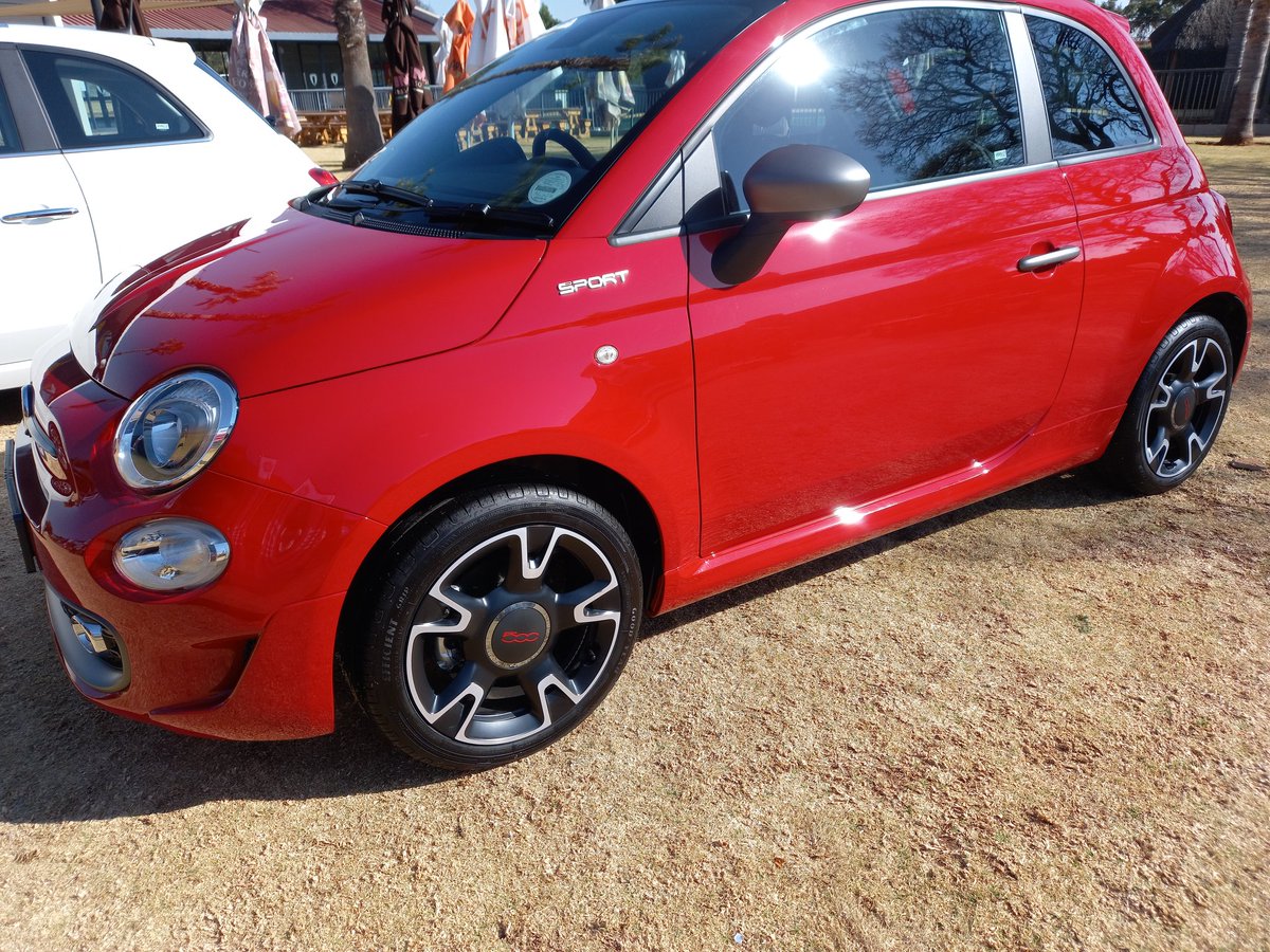 @fiat #500 launch. Cars are lined up and waiting. Style rules. Drive time soon. @Fiat_SA @Stellantis @landyles @LeslieRamsoomar @FiatGuysSA @TechnoBokMedia @craigjsa @DutchmanSeb @Wheels24 @SAGMJ @glendaw13