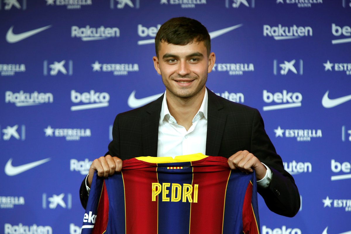 LaLiga's tweet photo. 💎✨ Un año de la llegada de UNA JOYA al Camp Nou. 

💙🔙❤ #TalDíaComoHoy en 2⃣0⃣2⃣0⃣, @Pedri era presentado como nuevo jugador del @FCBarcelona_es.

#LaLigaSantander https://t.co/cAweoNGvLl