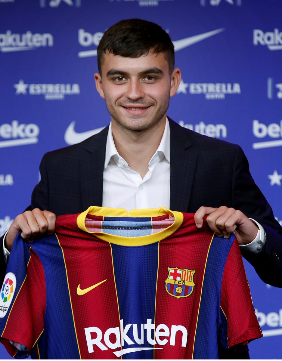 LaLiga's tweet photo. 💎✨ Un año de la llegada de UNA JOYA al Camp Nou. 

💙🔙❤ #TalDíaComoHoy en 2⃣0⃣2⃣0⃣, @Pedri era presentado como nuevo jugador del @FCBarcelona_es.

#LaLigaSantander https://t.co/cAweoNGvLl