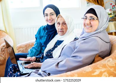 Мусульманская бабушка. Мусульманские бабки. Бабка мусульманка. Фото бабушка мусульманка.