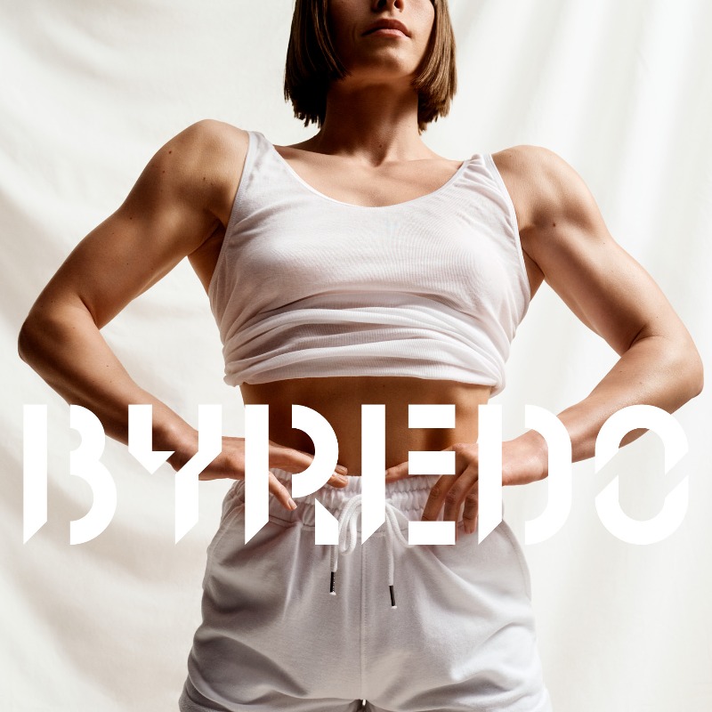 Skins_SA's tweet photo. Same Blanche, new look - a long standing icon revealed and redressed in a label-less bottle with a white cap.

A disruptive and timeless campaign – subverting the idea of soft (strong can also be soft) &amp; subverting the idea of beauty.
#CollectorsEdition