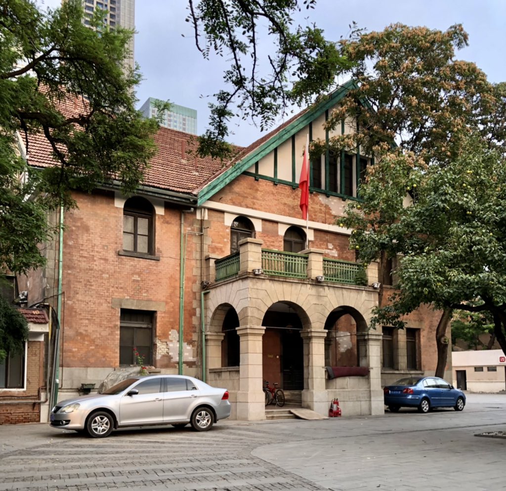 AntiokhosE's tweet photo. Today, mansions of the Tianjin concessions - increasingly sold to rich Chinese buyers fleeing turmoil and exiled into relative safety of foreign-run city. 

Firstly, British concession. Final photo house of warlord Sun Dianying 孙殿英, who sacked Eastern Qing tombs in 1928. 1/4 https://t.co/XqnIFwMIMg