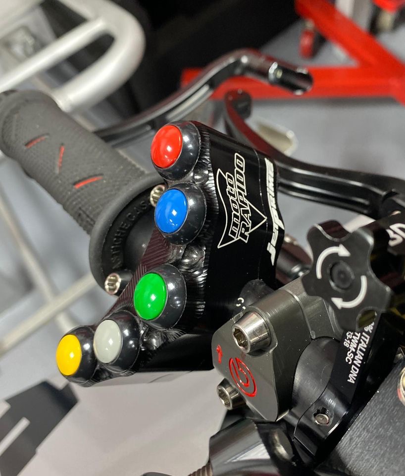 MotorcycleRaceParts tweet media