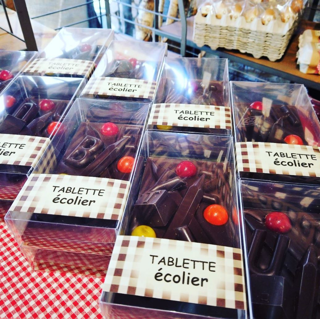 LaFermeauChocol's tweet image. C’est la rentrée à La Ferme au Chocolat 🍫 Fonderie à la Campagne. Nous vous accueillons de nouveau du mercredi au samedi : 9h30-12h30 et de 14h30-18h30.
#laferme #chocolaterie #nourriture #chocolat #artisan #artisanchocolate #artisanchocolatier #rawchocolate #alimentation