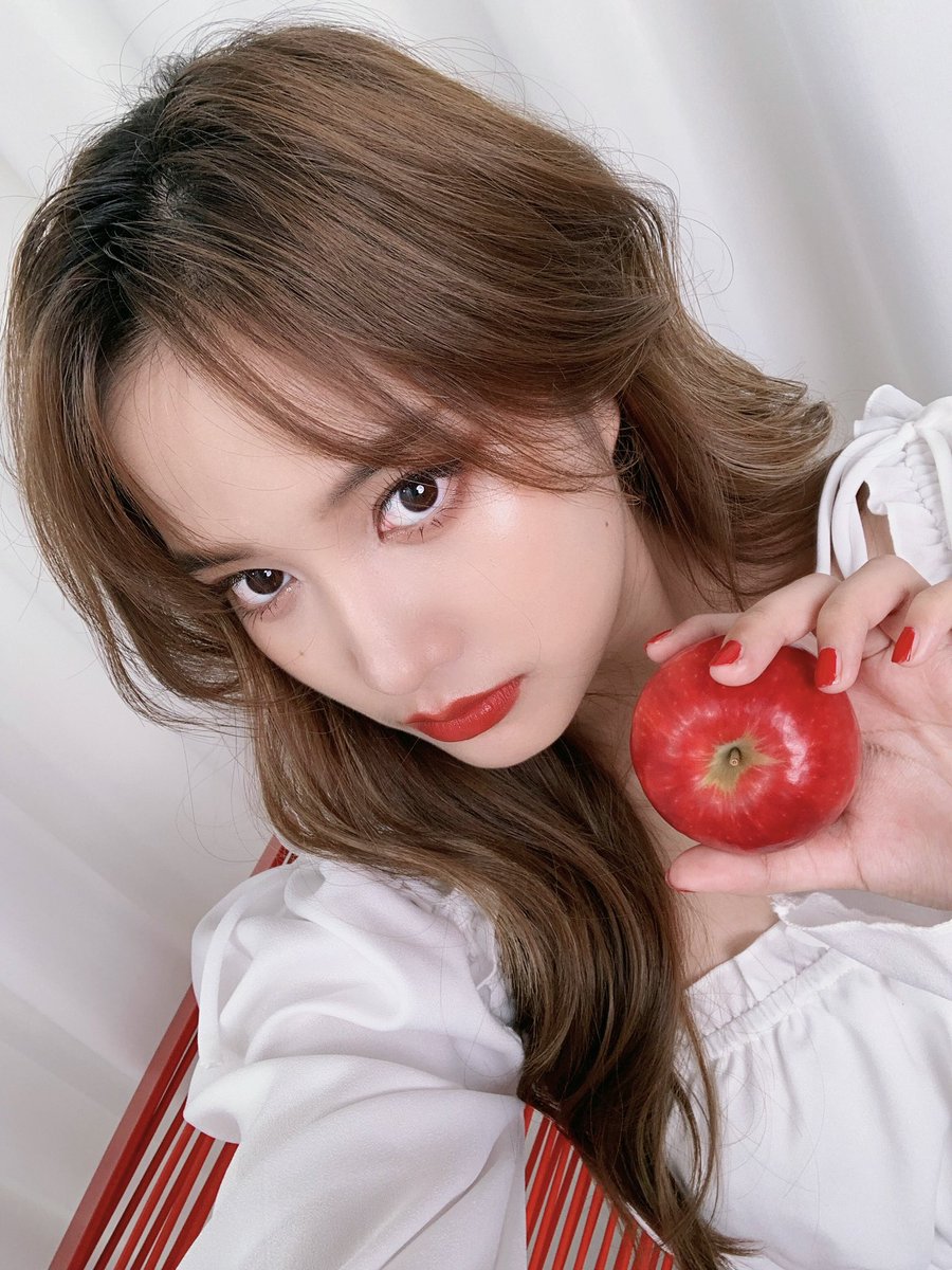 srchafreen's tweet photo. Poisoned apples, My Lady 🍎🕯 https://t.co/TnVr3ncMPG
