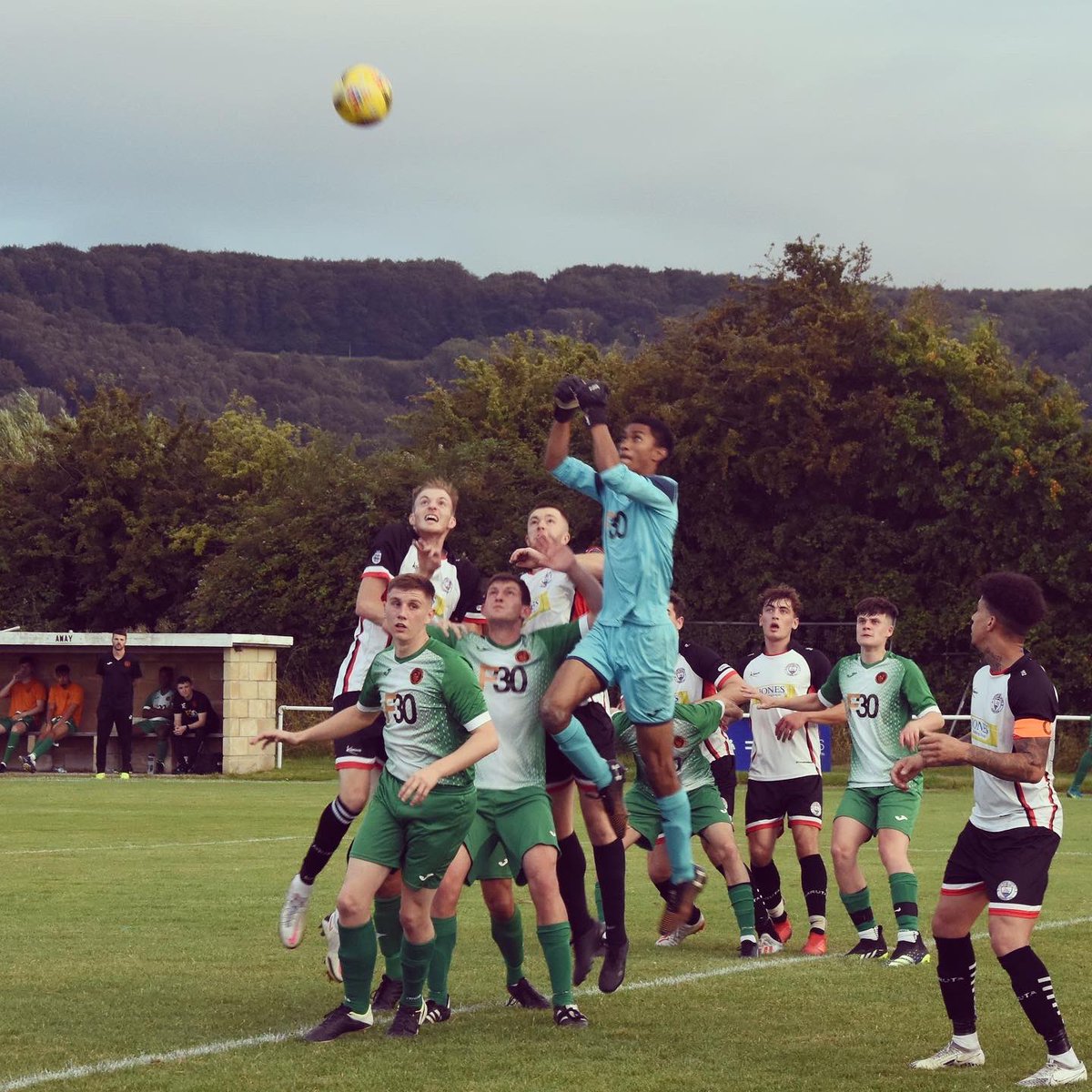 PortisheadTown's tweet photo. A few photos from Tuesday night’s dramatic 2-2 draw with @rocks_fc #posset #grassrootsfootball #nonleague #ptfc @TSWesternLeague @JonesBuilding @KarutaSports https://t.co/TQkzjymtuL