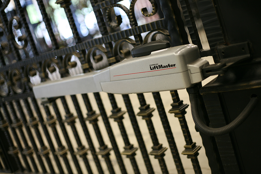5 key points to consider when buying electric gates for your home... buff.ly/3z1rQBt
