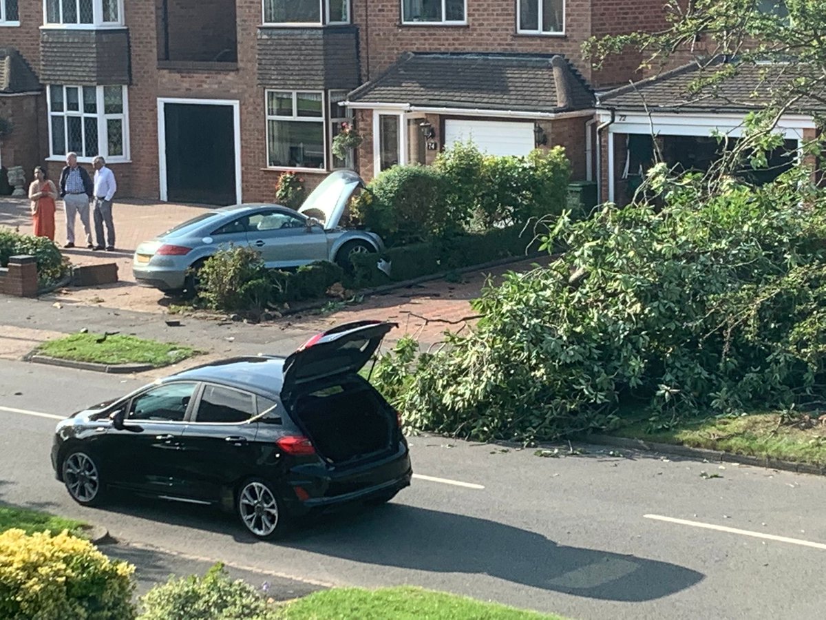 So this happened right outside my house on Buryfield Road, Solihull, this morning b4 9am. Apparently one car overtaking the other on a 30mph road. There is a school on this road (yes I know it’s half term!). Hopefully ⁦<a href="/SolihullCouncil/">Solihull Council</a>⁩ will now act accordingly as planned!