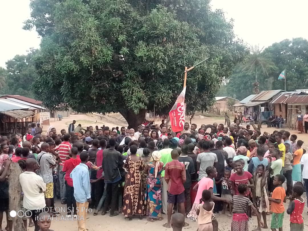 KulimushiGhiofa's tweet photo. #CONQUÊTE #DANS #LE #GRAND #BANDUNDU  #VILLAGE #PAR #VILLAGE. 

Nous sommes dans le territoire de #Feshi  secteur #Mokoso  Le SGA de l' @uncrdc Hon. @HTsundu  a assisté à l'inauguration de l'éclairage public qui est un don de l'Hon.@VitalKamerhe . 

@BillyKambale1 https://t.co/tMaYVr1X1M