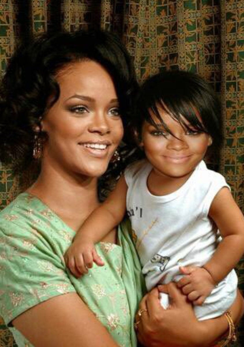 дочь рианны 2020. рианна с сыном. рианна сколько детей. племянница рианны маджести. рианна с дочкой.