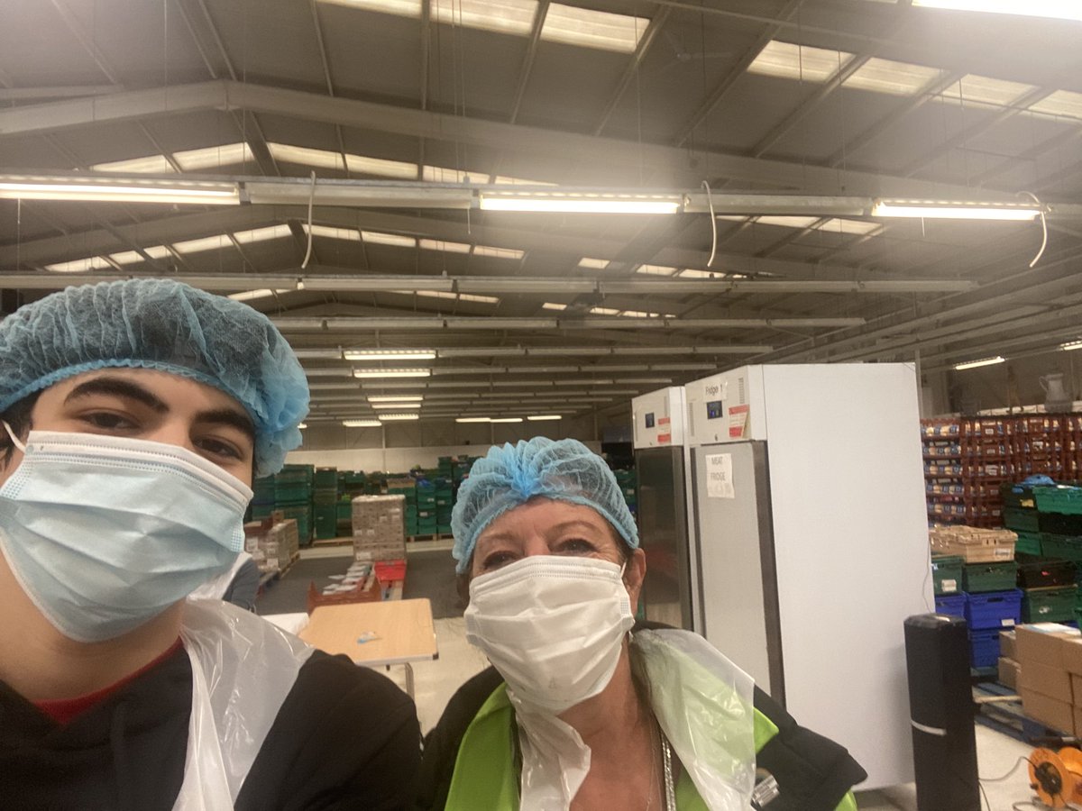 AsdaBolton's tweet photo. @asdabolton #aadam Patel #early start today @UrbanOutreachUK #BL21 packed lunch project #volunteering, next stop #oldhams children’s centre to give the #children #packed lunches ! https://t.co/kmgIoZW2HF