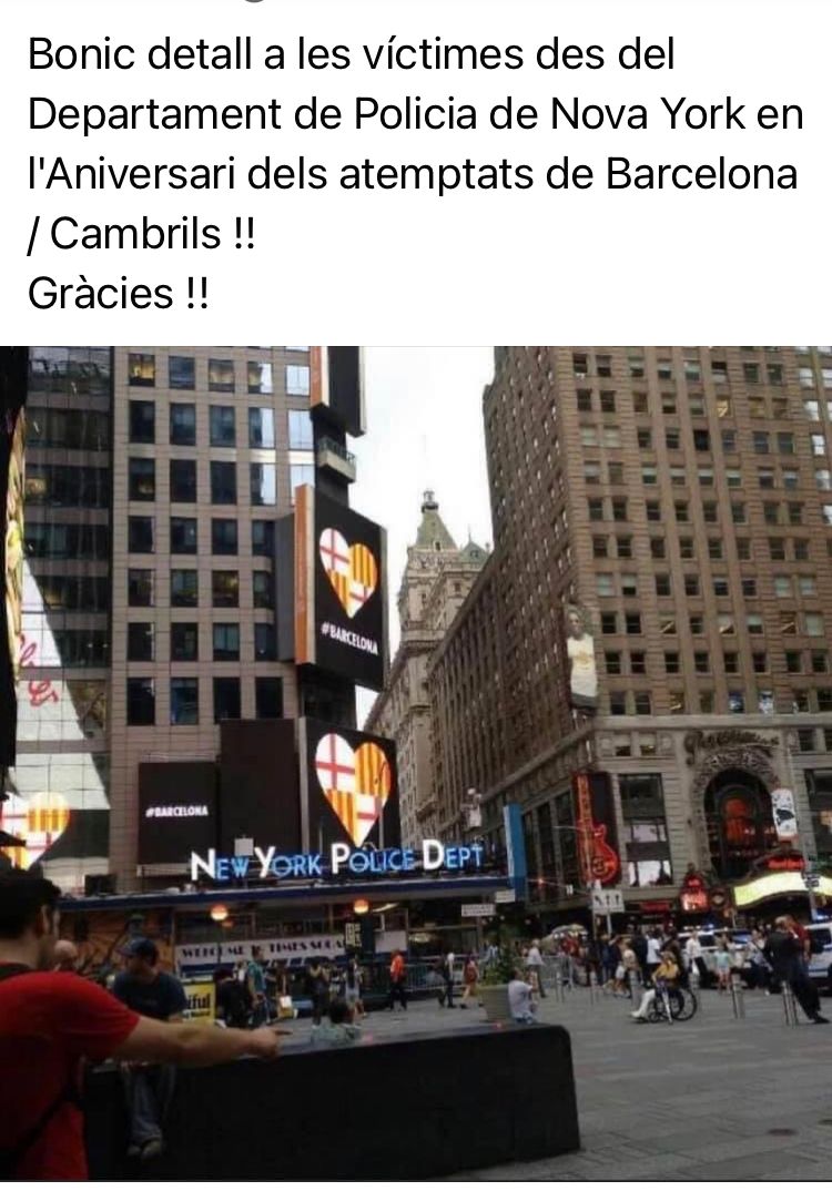 La policia de Nova York marcant la diferència. 
La humanitat en petits grans detalls. 

Via WhatsApp.