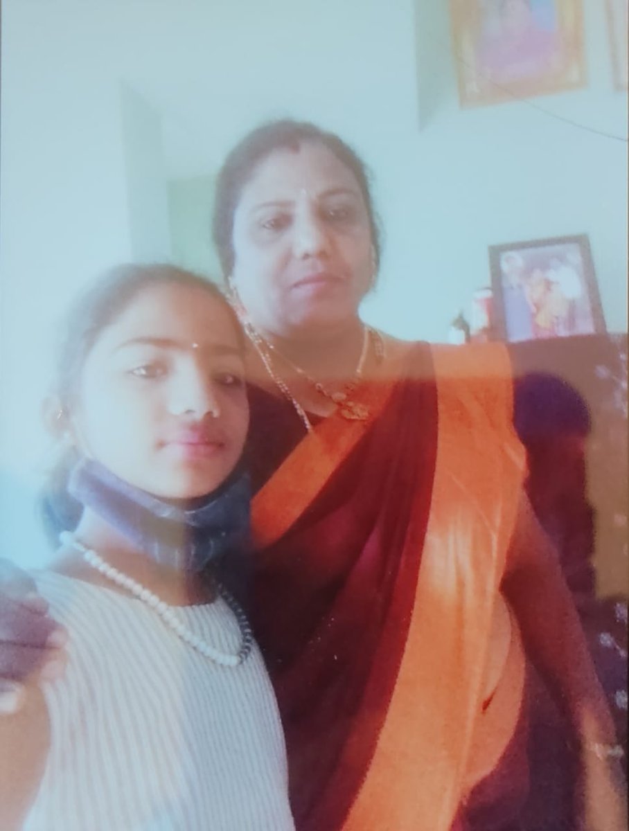 News18Kannada's tweet image. #Breaking
ಕಳೆದುಹೋಗಿದ್ದ ಅಮ್ಮನ ಫೋನ್​ ಮತ್ತೆ ಬಾಲಕಿಗೆ
ಕೋವಿಡ್​ನಿಂದ ಮೇ 6ರಂದು ಮೃತಪಟ್ಟಿದ್ದ ಕೊಡಗಿನ ಪ್ರಭಾ
ಈ ವೇಳೆ ಪ್ರಭಾ ಅವರ ಫೋನ್ ಕಳೆದುಹೋಗಿತ್ತು
ಅಮ್ಮನ ಫೋನ್​ ಮರಳಿಸುವಂತೆ ಮನವಿ ಮಾಡಿದ್ದ ಹೃತೀಕಾ
3 ತಿಂಗಳ ಬಳಿಕ ಅದೇ ಆಸ್ಪತ್ರೆಯಲ್ಲಿ ಫೋನ್ ಪತ್ತೆ
#TrustNews18Kannada #MobileMemory #CovidDeath #MotherDaughter